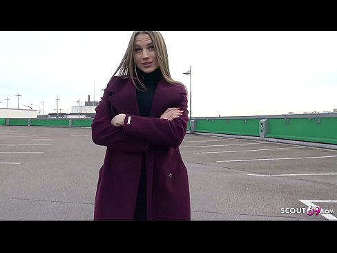 ❤️ ドイツ人スカウトマンは、夢のようにスティール、駐車場のテルテル、お金のためのセクシーに触れることです。 ❤️ 美女ポルノ ❌️❤